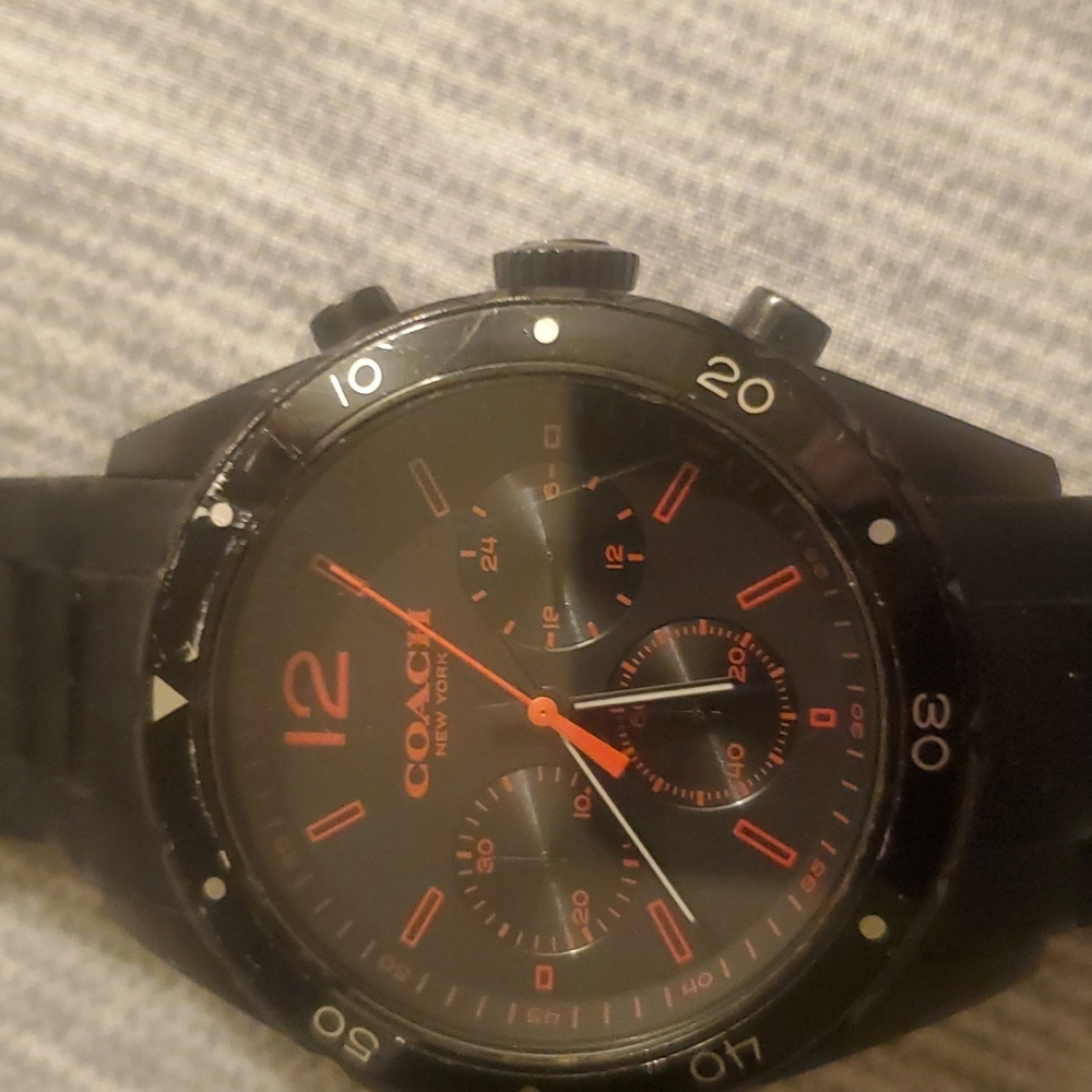 In Great condition watch ⌚️ It has a small scratch on the glass.